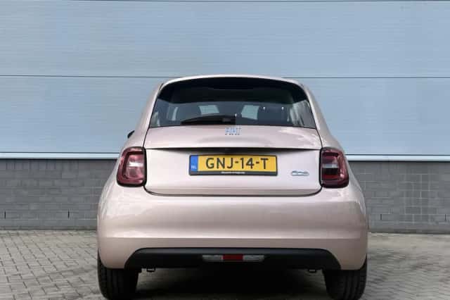 Fiat 500 (2024) thumbnail 5