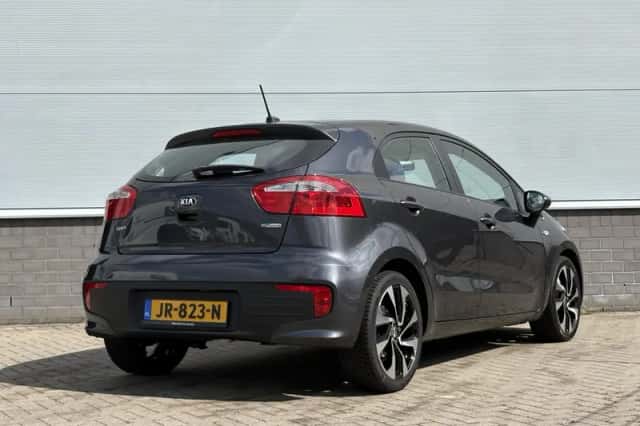 Kia Rio (2016) thumbnail 5