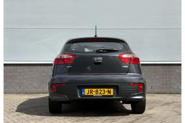 Kia Rio (2016) thumbnail 6