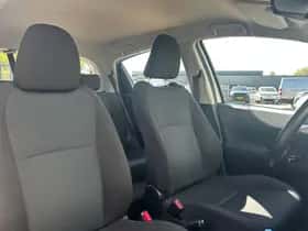 Toyota Yaris (2012) thumbnail 14