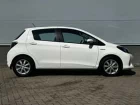 Toyota Yaris (2012) thumbnail 4