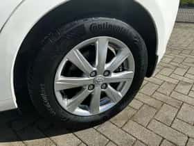 Toyota Yaris (2012) thumbnail 7