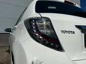 Toyota Yaris (2012) thumbnail 9