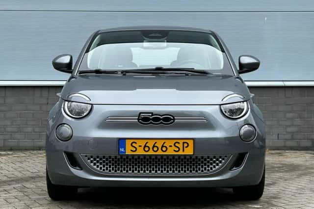 Fiat 500e (2023) thumbnail 2