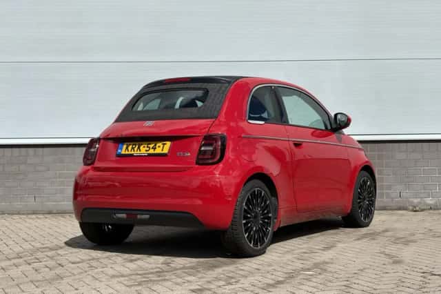 Fiat 500C (2024) thumbnail 4