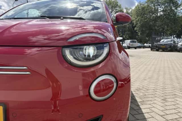 Fiat 500C (2024) thumbnail 6