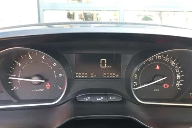 Peugeot 2008 (2017) thumbnail 5