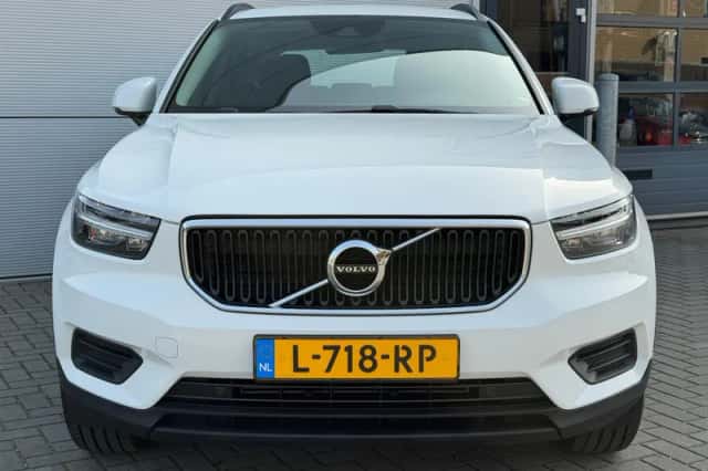 Volvo XC40 (2021) thumbnail 4