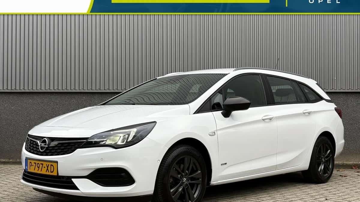 Opel Astra (2022) — foto 1