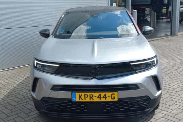 Opel Mokka-e (2023) thumbnail 3