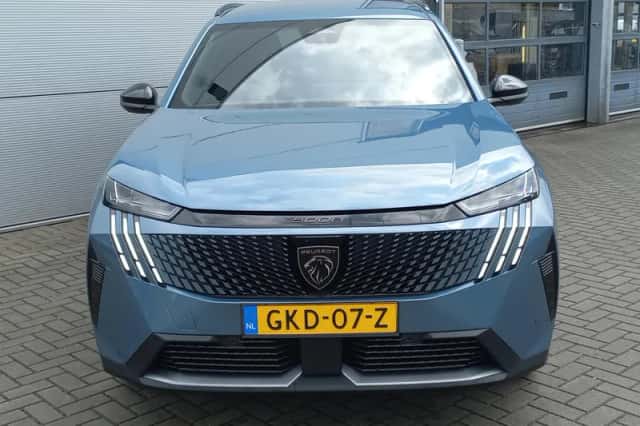 Peugeot 5008 (2024) thumbnail 3