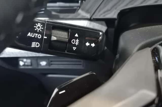 Peugeot 5008 (2024) thumbnail 25