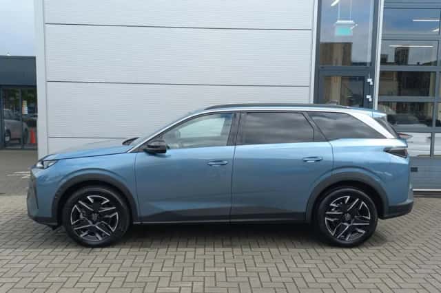 Peugeot 5008 (2024) thumbnail 4