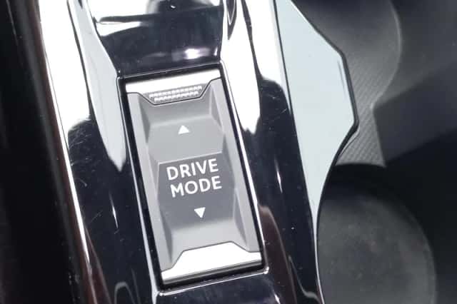 Peugeot 2008 (2024) thumbnail 11