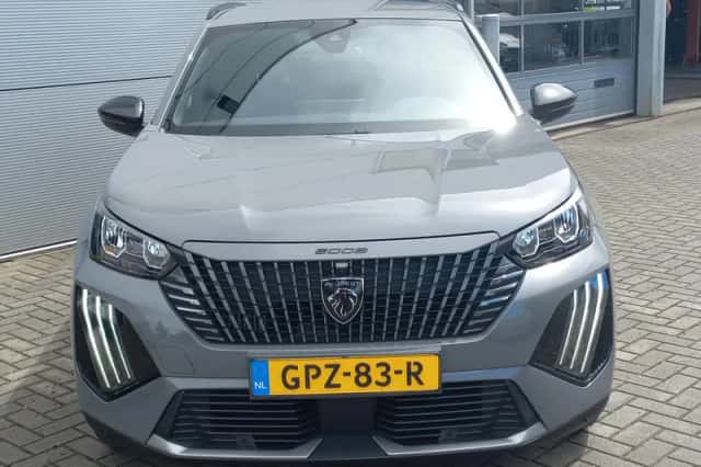 Peugeot 2008 (2024) thumbnail 3