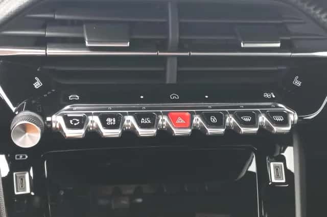 Peugeot 2008 (2024) thumbnail 6