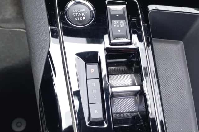 Peugeot 3008 (2024) thumbnail 11