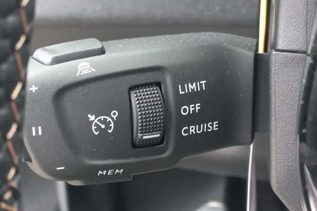 Peugeot 3008 (2024) thumbnail 23