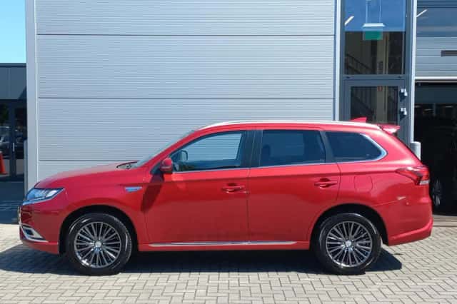Mitsubishi Outlander (2018) thumbnail 3