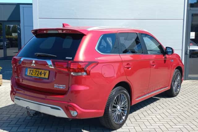 Mitsubishi Outlander (2018) thumbnail 4