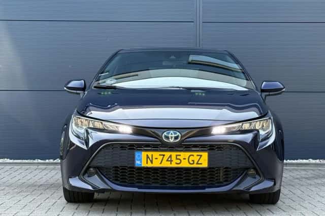 Toyota Corolla (2021) thumbnail 2