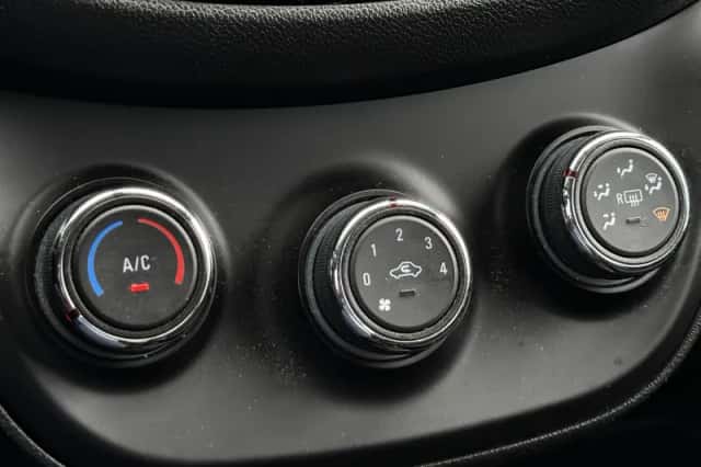 Opel Karl (2018) thumbnail 5