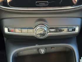 Volvo XC40 (2018) thumbnail 21