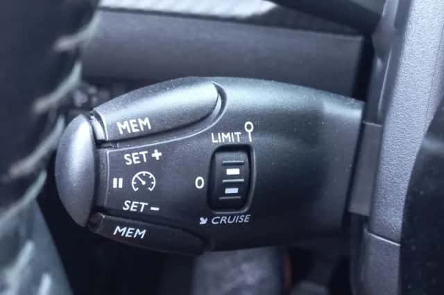 Peugeot 208 (2021) thumbnail 15