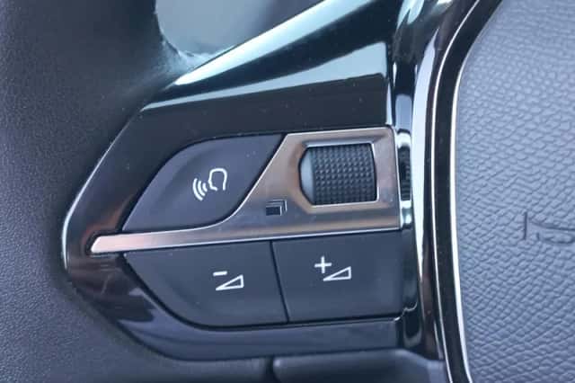 Peugeot 208 (2021) thumbnail 16