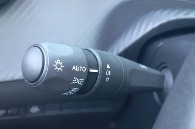 Peugeot 208 (2021) thumbnail 18