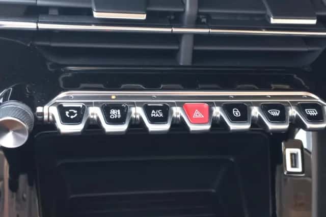 Peugeot 208 (2021) thumbnail 6