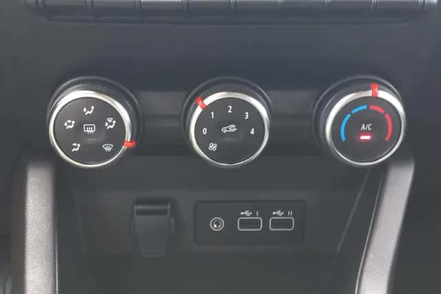 Renault Clio (2024) thumbnail 6