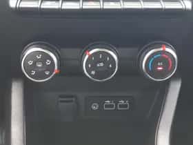 Renault Clio (2024) thumbnail 6