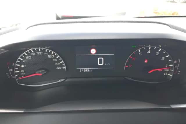 Peugeot 208 (2021) thumbnail 5