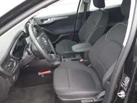 Ford Focus (2022) thumbnail 12