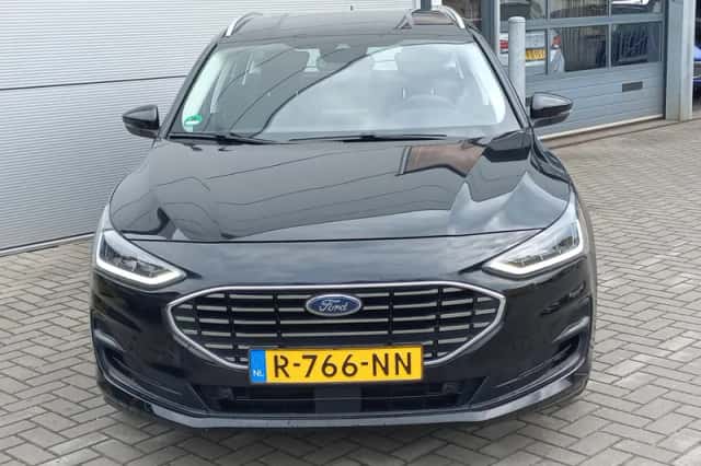 Ford Focus (2022) thumbnail 3