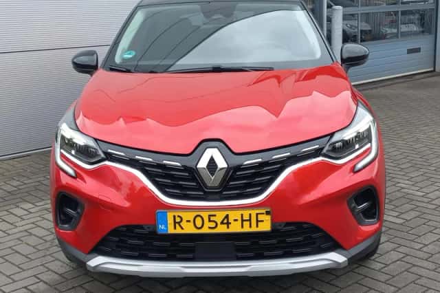 Renault Captur (2022) thumbnail 3