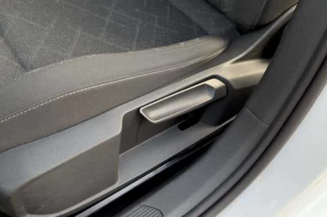 Volkswagen Golf (2022) thumbnail 11