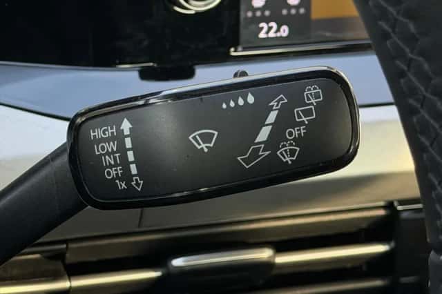 Volkswagen Golf (2022) thumbnail 20