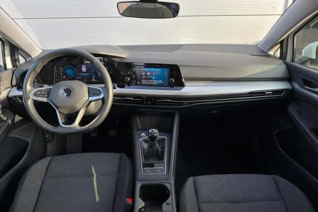 Volkswagen Golf (2022) thumbnail 23