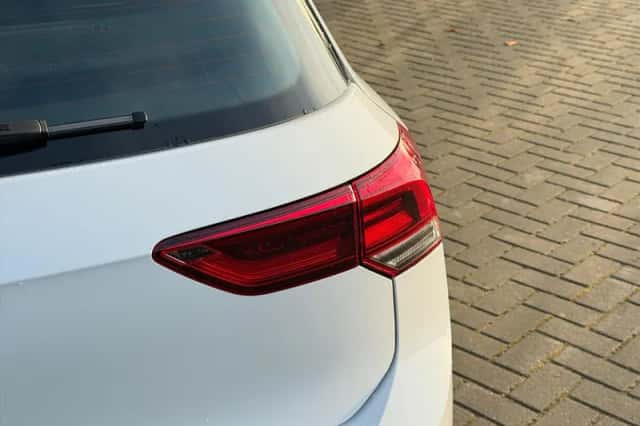 Volkswagen Golf (2022) thumbnail 37