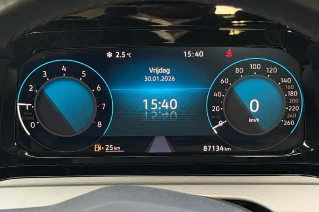 Volkswagen Golf (2022) thumbnail 5