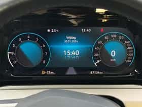 Volkswagen Golf (2022) thumbnail 5
