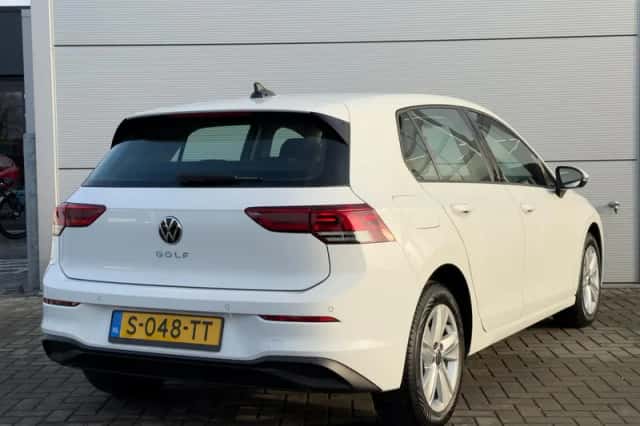 Volkswagen Golf (2022) thumbnail 6