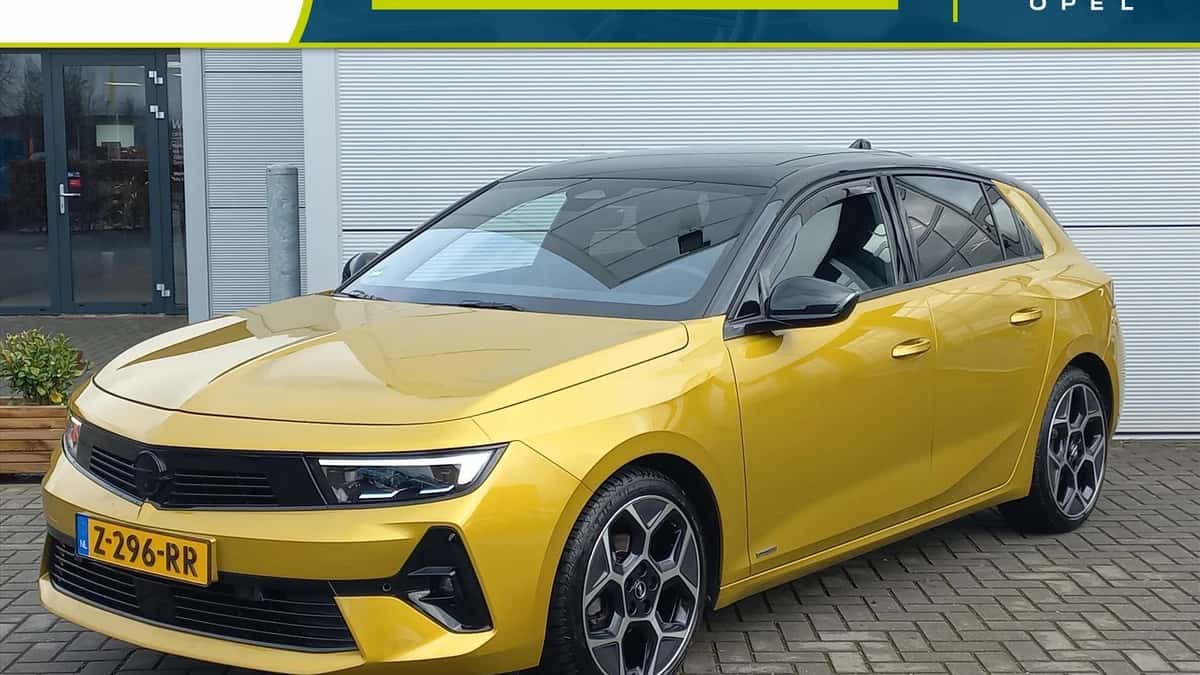 Opel Astra (2022) — foto 1