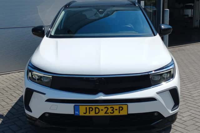 Opel Grandland (2022) thumbnail 2