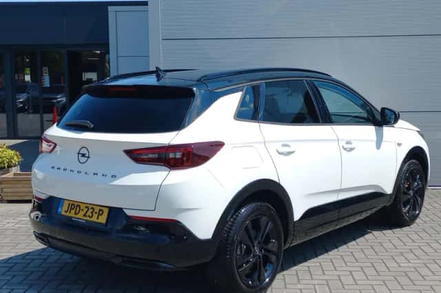 Opel Grandland (2022) thumbnail 4