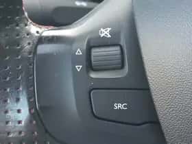 Peugeot 2008 (2016) thumbnail 36