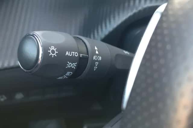 Peugeot 2008 (2021) thumbnail 25