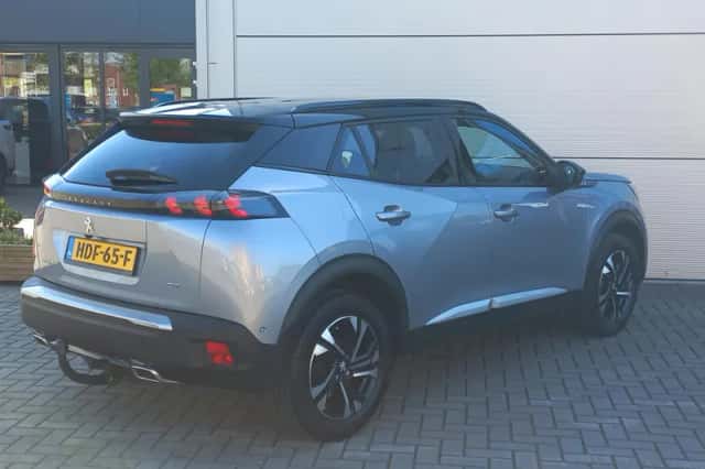 Peugeot 2008 (2021) thumbnail 4